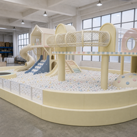 Aire de jeux intérieure avec piscine à balles, château pastel, toboggan ouvert et tour de jeu pour centres de divertissement familial