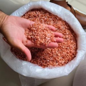 เกลือละเอียดเกรดพรีเมียม เกลือสีชมพู เกลือสีชมพูแบบหยาบสำหรับอาบน้ำ - Product Image 4