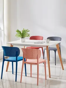 Kursi plastik desain kafe punggung jaring keras Modern warna-warni kursi makan plastik Polipropilena Pp Restoran