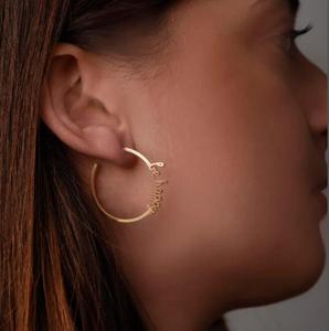 <span class=keywords><strong>Orecchini</strong></span> a Cerchio Personalizzati con Nome, Logo o Simbolo in Oro per Donna - Product Image 5