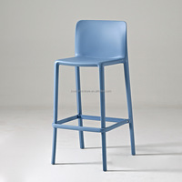Tabouret de bar en plastique PP gris foncé avec repose-pieds 75 cm pour comptoir de cuisine