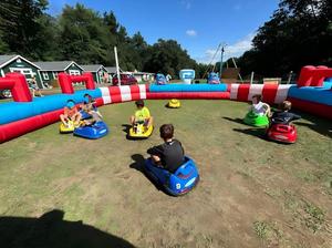 Piste <span class=keywords><strong>de</strong></span> course gonflable rouge et bleue en PVC pour enfants et événements, château gonflable, arène <span class=keywords><strong>de</strong></span> voitures tamponneuses gonflable - Product Image 4