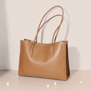 Sac fourre-tout en cuir véritable grande capacité pour femme, idéal pour les trajets quotidiens et les loisirs, sac à bandoulière tendance avec fermeture éclair pour le travail - Product Image 1
