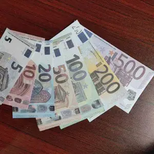 La pile personnalisée a l'air réelle 100 livres britanniques usa 100 dollars billets de haute qualité papier euro prop money