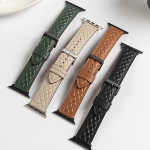 <span class=keywords><strong>Cinturino</strong></span> per Smartwatch di Lusso <span class=keywords><strong>in</strong></span> Vera <span class=keywords><strong>Pelle</strong></span> con Motivo Romboidale per Donna, Compatibile con <span class=keywords><strong>Apple</strong></span> - Product Image 2