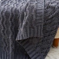 Plaid en tricot chenille doux 50x60 pouces, motif câble ondulé, écologique, chaud et confortable pour canapé, lit et salon