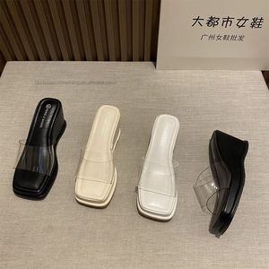 Vente en gros d'usine : Chaussures pour femmes (talons hauts, mules, sandales compensées, tongs, sandales) - Product Image 3