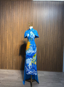 Robe Colonne Élégante en Soie avec Manches Courtes pour Femme – Luxe Minimaliste pour Femme au Vietnam - Product Image 3