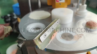 Siomai faisant la machine Petite Shaomai Shumai Chignon farci à la vapeur Dim Sum Siomay faisant la machine
