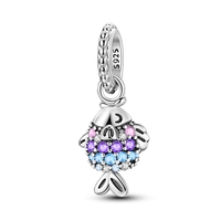 Charmes de pendentif de poisson de natation de mode argentée avec des parties de bijoux classiques de zircon plaqué argent