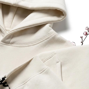 Sweat à capuche en molleton français de haute qualité pour femme, avec logo personnalisé, imprimé graphique floral vintage fleurs de cerisier, coupe ample et oversize - Product Image 4