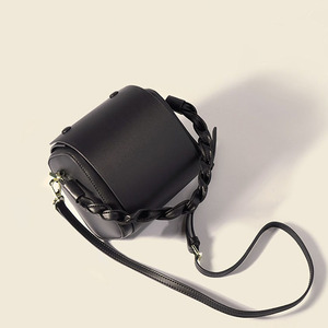 Nouveau Sac Seau Mini en Cuir Véritable Printemps 2026, Sac à Bandoulière de Luxe Haut de Gamme pour Femme - Product Image 1