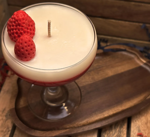 Bougie artisanale LANJO en verre à cocktail, design réaliste de dessert fraise, en cire de soja superposée, décoration sucrée - Product Image 4