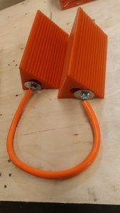 Par de topes de rueda de PU con cuerda de mango flexible, bloque antideslizante de uretano para neumáticos de avión, caravana y camión pesado - Product Image 2