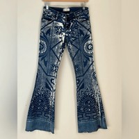 Fabricants de jeans : Conception personnalisée, imprimé floral, coupe slim, denim délavé, jeans stretch pour femme, vente en gros