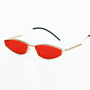 Gafas de Sol de Moda 2021, Lentes con Diseño Oceánico, Montura Metálica Irregular Pequeña, Protección UV400, Estilo Ojo de Gato Rojo - Product Image 1