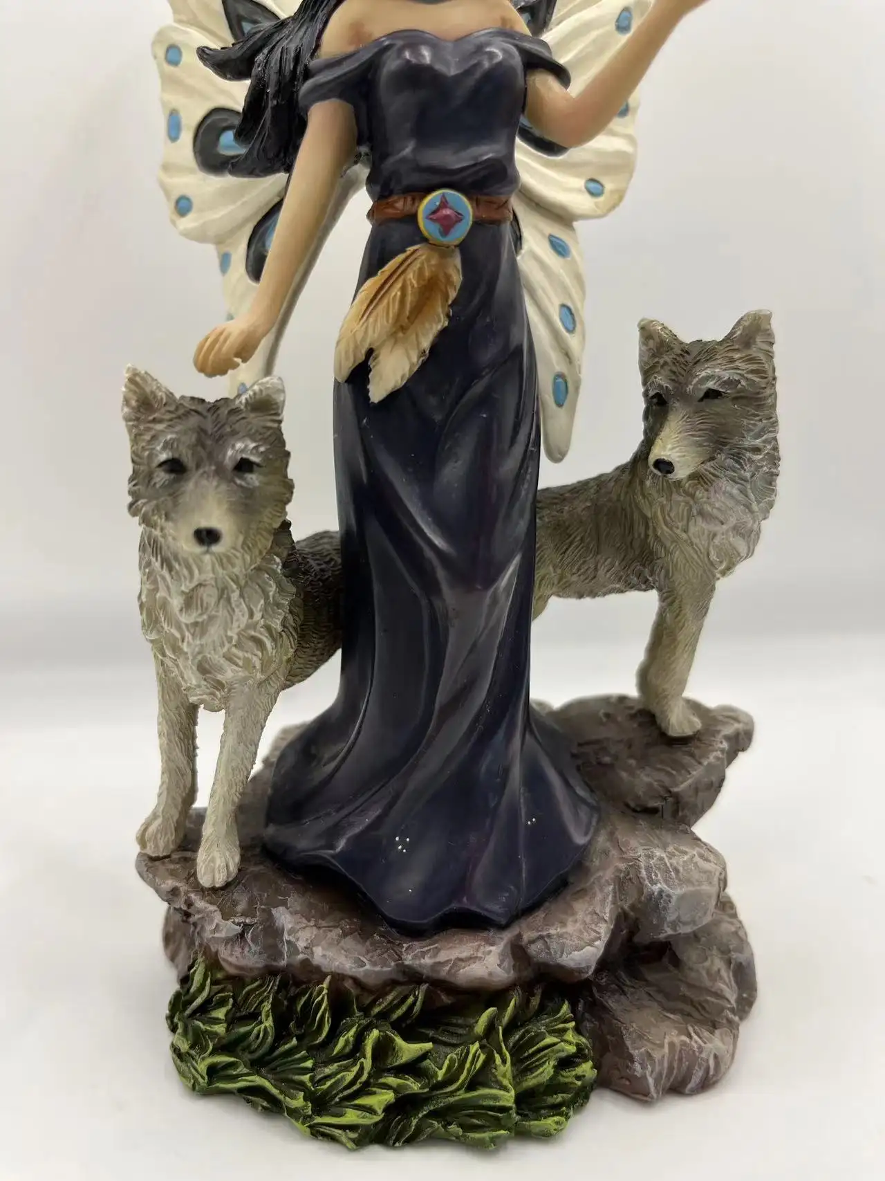 Home artesanato resina decoração mulher indiana com escultura lobo