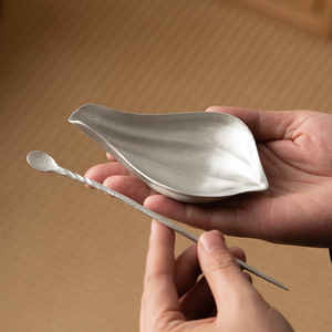 Cuchara de té de pétalos de loto de inspiración zen china, soporte para té, cuchara de té hecha a mano para la preparación del té, cucharón de té, extractor de té y otros utensilios. - Product Image 2