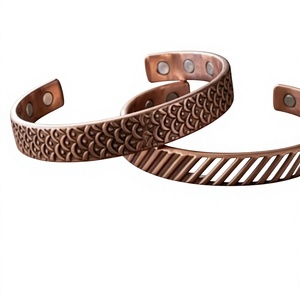 Brazalete de Lujo en Cobre Puro con Grabado de Escamas de Pez, Joyería Metálica de Moda con Diseño Exquisito - Product Image 1