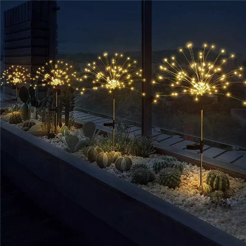 Feiertagslicht LED-Solar-Feuerwerkslichter liegen überall am Himmel und regenfeste Rasenlichter sind für den Außenbereich eingefügt