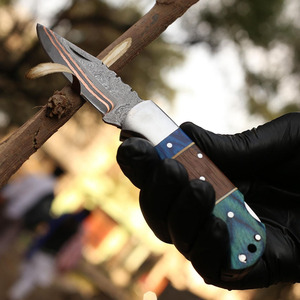 Navaja Plegable Premium de Acero de Damasco con Mango de Madera, Hecha a Mano, Hoja de Punta Caída de Espiga Completa para Uso en Exteriores - Product Image 3