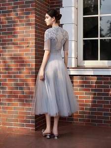 فساتين نسائية طويلة بخصر ضيق بتصميم فيتنامي رفيع ومطّزة بشكل أنيق - Product Image 2