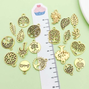 Pendentif Arbre de Vie en alliage d'or antique, formes variées, pour la fabrication de colliers, accessoires de bijoux DIY, placage en alliage de zinc - Product Image 3
