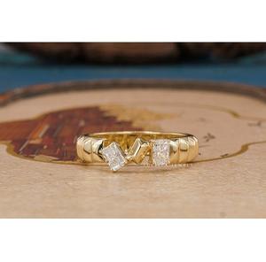 Anillo de Diamantes Elegante Unisex, Joyería Hecha a Mano, Diamantes Brillantes, Diseño Atemporal, Perfecto para Ocasiones Especiales - Product Image 1