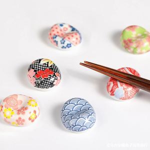 Porte-baguettes ovale en céramique à motifs fins japonais, réutilisable, design floral, porte-baguettes pour sushi - Product Image 1