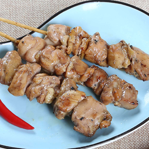 Prezzo diretto di fabbrica 30g di spiedini di <span class=keywords><strong>pollo</strong></span> al peperoncino al carbone alla griglia spiedini in stile Yakitori alla coscia - Product Image 6