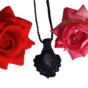 HARI OM CREATIONS - Collar Clásico con Colgante de Macramé y Gemas de Amatista Ovaladas de 6x8mm, Aspecto Elegante, Certificado IGI, HINDUISM - Product Image 1