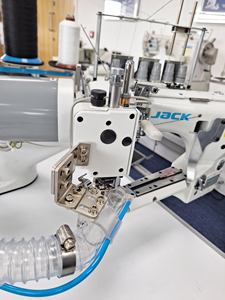 कपड़े उद्योग सिलाई मशीन नए जैक JK-8740 चार सुई छह-थ्रेड लॉक सिलाई मशीन छोटे सिलेंडर बिस्तर क्रैंक आर्म - Product Image 4