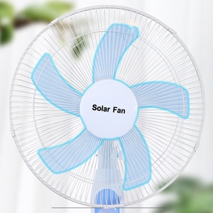 Ventilador de Pedestal Solar Multifuncional Inteligente con Oscilación y Salida Tipo-C para el Hogar - Product Image 1