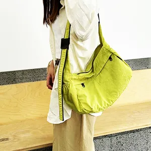 Wholesale Waterproof nylon casual lightweight Fashion Ultra Light Crossbody Bag For Women