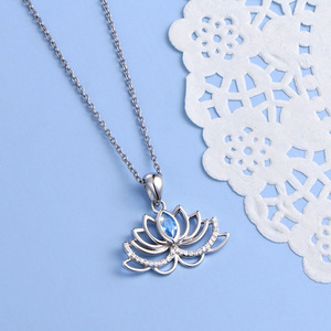 Elegante Collana con Ciondolo a Fiore di Loto Traforato per Donne, Gioiello di Moda per Uso Quotidiano, Idea Regalo - Product Image 4