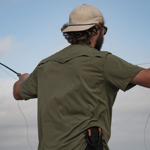 قمصان رجالية بأكمام قصيرة للحماية من الأشعة فوق البنفسجية UPF 50+، مقاومة للماء، قابلة للتنفس، سريعة الجفاف، مناسبة للمشي لمسافات طويلة والصيد. - Product Image 3