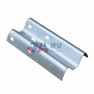 Système de barrière de sécurité routière robuste en acier galvanisé à chaud de type W avec <span class=keywords><strong>accessoires</strong></span> de bloc d'espacement pour poteaux - Product Image 2