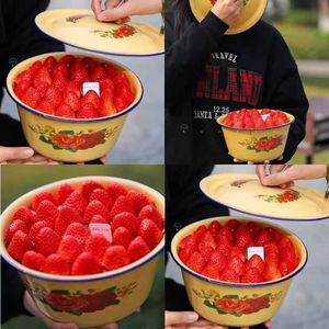 Bol en émail jaune rétro à motif floral pour gâteau aux fraises, décoration d'anniversaire - Product Image 4