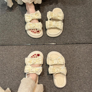 Nuevas Pantuflas de Plataforma Ultra Suaves y Versátiles para Mujer, Zapatos de Verano para Exteriores con Amortiguación Tipo Nube, Sandalias Casuales de Playa - Product Image 1