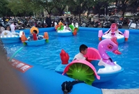 Bateau à manivelle pour enfants en PE ultra-sûr, design mignon en forme de canard, équipement de jeu aquatique pour parcs d'attractions, usage domestique et entreprises de location