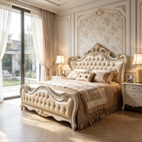 Vintage Europäisches Barock-Kingsize-Bett Handgeschnitztes Massivholz Goldvergoldung Champagner Gesteppte Lederpolsterung Schlafzimmermöbel