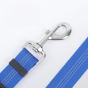 Laisse de ceinture de sécurité de <span class=keywords><strong>voiture</strong></span> pour animaux de compagnie Attache de sécurité de véhicule pour <span class=keywords><strong>chien</strong></span> pour siège arrière Voyage Attachement de harnais sécurisé pour voitures et VUS - Product Image 4