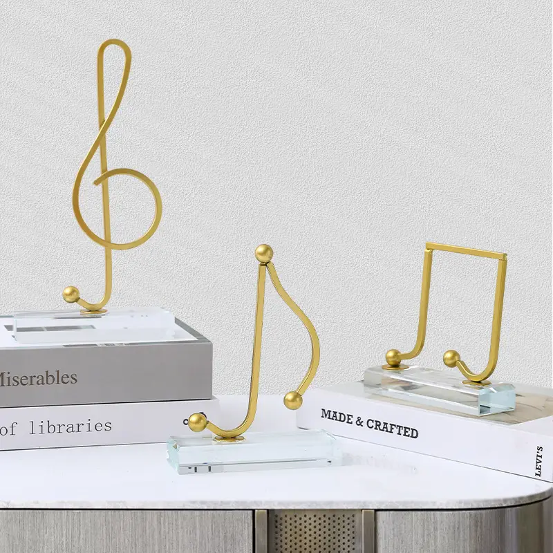 حلي موسيقية ذهبية صغيرة, حلي موسيقية ذهبية صغيرة مع قاعدة كريستالية شفافة ، زينة عصرية من الحديد والمعدن لتزيين الطاولات