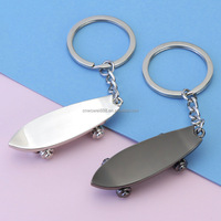 WOWEI Porte-clés intéressant, pendentifs porte-clés de divers modèles Mini porte-clés de skateboard Accessoires de patins à roulettes