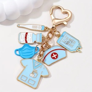 <span class=keywords><strong>Pompe</strong></span> <span class=keywords><strong>à</strong></span> perfusion thermomètre masque chirurgical émail porte-clés outils médicaux pendentifs pour femmes hommes infirmière médecin porte-clés <span class=keywords><strong>à</strong></span> la main - Product Image 5