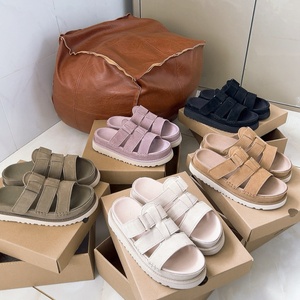 Sandales d'été tendance Uggs pour enfants, style mode avec fermeture Velcro, semelle épaisse en cuir de vachette, confortables et stylées pour l'extérieur - Product Image 6