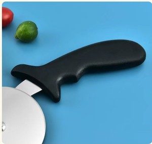 Cortador de Pizza de Acero con Logotipo Personalizado NY986, Mango Ergonómico Antideslizante, Cuchillo para Cortar Pizza, Cortador de Pizza Duradero para Hornear <span class=keywords><strong>en</strong></span> Casa - Product Image 3