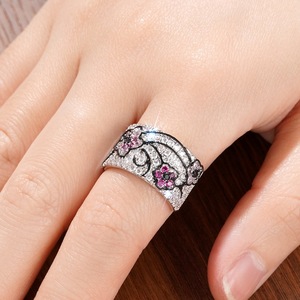Anello a due toni con fiore per donna, elegante e alla moda, gioiello da dito - Product Image 2