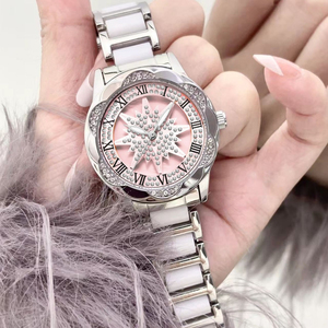 Nuevo Reloj de Cuarzo Luminoso con Diseño de Estrella de Cinco Puntas, Amuleto de la Suerte, Resistente al Agua para Mujer - Product Image 1