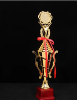 Trophée en plastique fait à la main de récompense de tasse de couleur de haute qualité pour la composition scolaire et l'artisanat de souvenir de thème de sports athlétiques